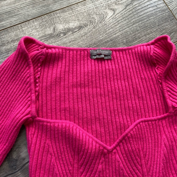 Urban Outfitters hot pink ribbed knit low cut square neck cropped sweater size M - Picture 3 of 9
